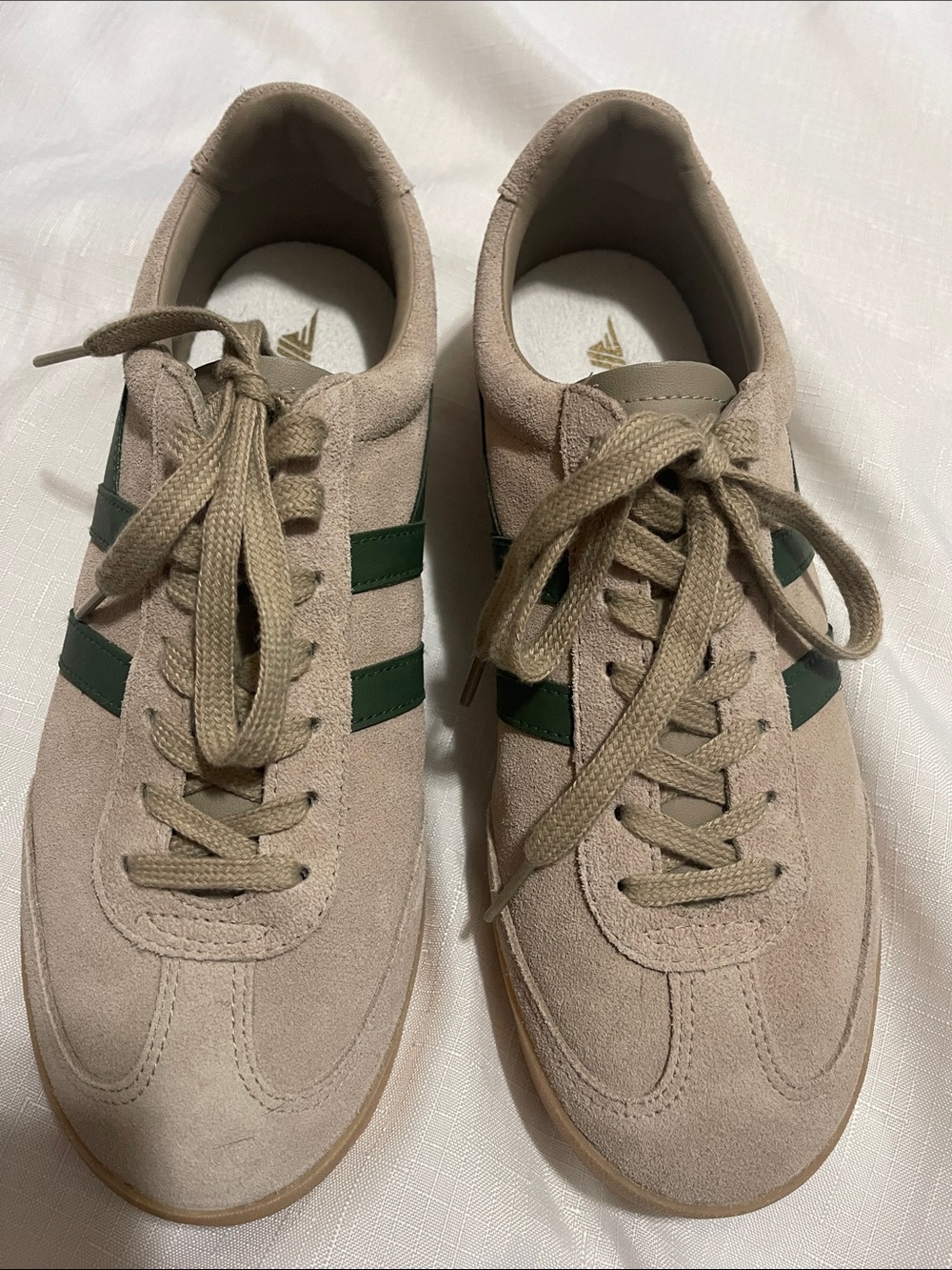 Gola Beige Suede Sneakers Women’s with Green Stripes New Without Tag - Picture 3 of 8